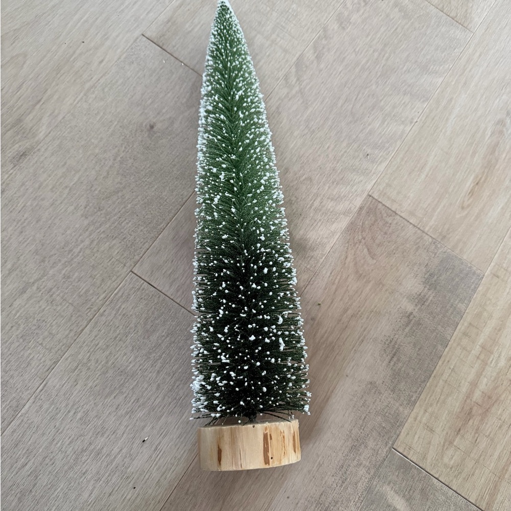 Green Holiday Tabletop Tree